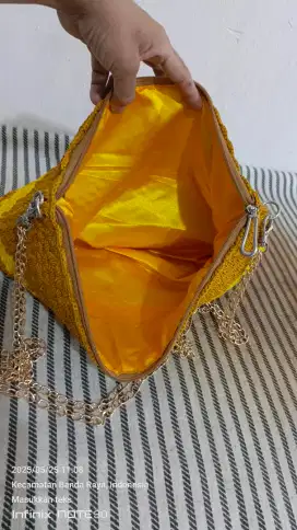 Tas rajut serba guna.