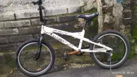 Sepeda bmx frame alloy ukuran 20