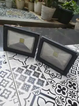 Lampu sorot LED krisbow