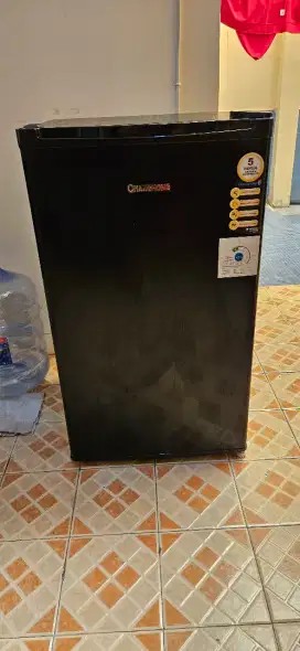 Dijual seperti baru kulkas Changhong 1 pintu 100L baru pakai 6 bulan