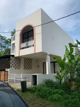 Dikontrakkan Rumah Japandi Minimalis 2 Lantai (Semi Furnished)