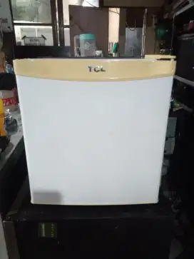 Kulkas mini/portable merk TCL