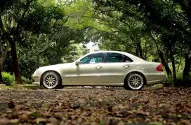 Mercedes Benz W211 E240 Avantgarde (RARE)