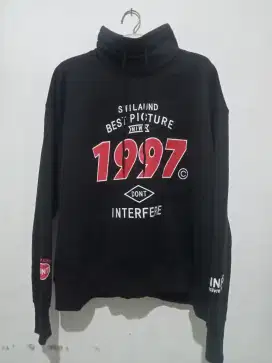 Switer pria dewasa