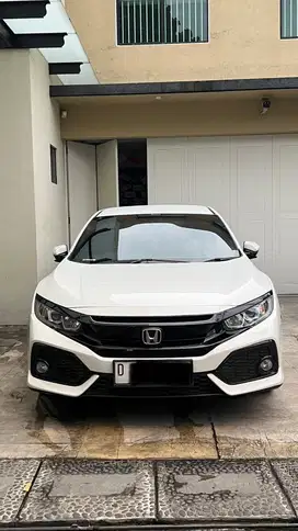 Honda Civic S Hatchback 2017 putih siap pakai