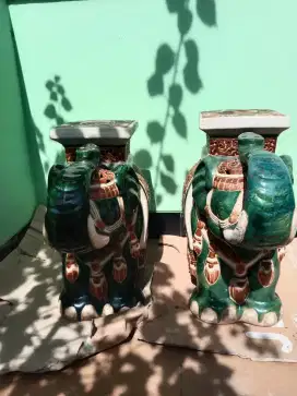Sepasang pajangan gajah