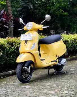 VESPA LX 125 IGET 2019 TERMURAH KUNING GLOSSY TERMURAH