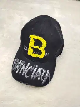 Luxury BALENCIAGA caps paling keren dan stylish banget