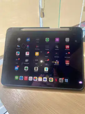 Ipad air Gen 5 Ibox 64GB wifi include Keyboard pencil