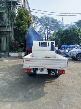 Isuzu Elf 2023 Bensin