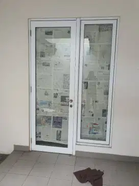 Pintu alumunium kaca  finish good