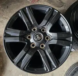 Velg OEM Hilux Double Cabin R17 PCD6x139.7. 4pcs velg only.