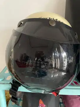 Helm anak cream