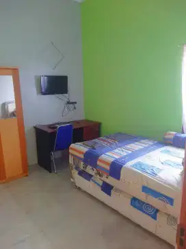 Kos &  penginapan AC, WIFI SOLO murah harian bulanan depan Mal Sopar