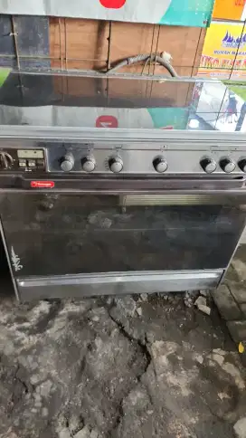 Kompor Gas otomatis 5 tungku Tecnogas,oven Api atas,bawah normal semua