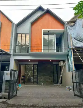 Murah Manyar‼️Rumah Premium Baru Gress dekat Petra Untag Bratangg