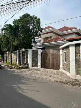 Dijual Rumah Bagus dan Mewah 2 Lantai Didaerah Ps.Minggu Jaksel