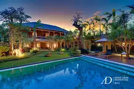 FREEHOLD 6-BEDROOM LUXURY VILLA-300 METERS FROM THE BEACH IN SEMINYAK