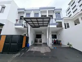 Dijual rumah 2 lantai 5 menit dari ITC cempaka mas