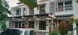 Dijual murah rumah 2 lt bangunan baru di Pesona khayangan mungil