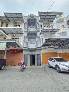 Rumah Townhouse Di Komplek Jemadi
