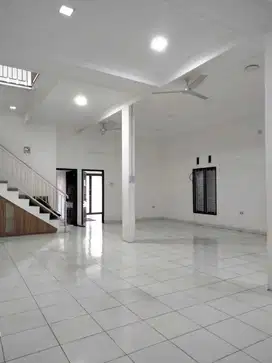 DISEWAKAN RUMAH KANTOR DI SWASEMBADA TANJUNG PRIOK JAKARTA UTARA