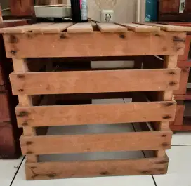 Kursi kayu, kursi dagang, kursi cafe