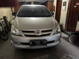 Kijang Innova G 2004