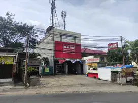 Ruko di lokasi strategis dan penyewa aktif cocok untuk investasi