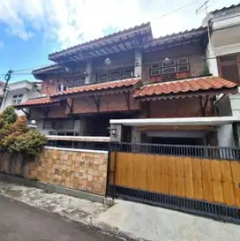 Rumah Gonilan 2lt semi etnik lokasi belakang UMS