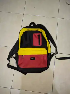 Jual tas leaf  masih bagus no minus di jual 400 lok bogor kotaaaaaaaaa