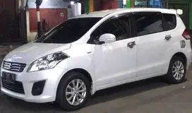 Dijual mobil ertiga GL 2015 putih