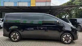 Hyundai Staria 2.2 Signature 9 Seater 2022 solar