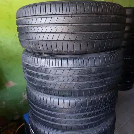 Ban 215 55 R17 Dunlop LM705