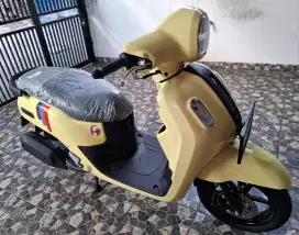 Km 1.800 keyless, yamaha fazzio 125 LED 2024 bln 12 garansi service.