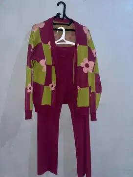 Sweater dan celana oneset