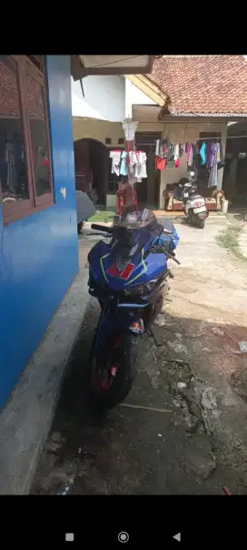 Yamaha R25 second