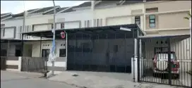 Disewakan per tahun rumah usaha/kantor tanpa perantara pinggir jalan.