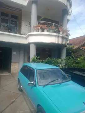 rumah mewah clasik strategis