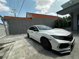 Honda Civic 1.5 Turbo AT/ ES Tahun 2016 Sedan Putih Mutiara