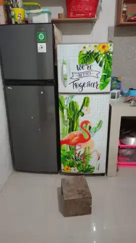 Jual kulkas Toshiba yang warna putih