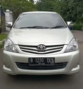 Toyota Kijang Innova 2.0 E Upgrade V MT 2011 Silver Sgt Istimewa Skli