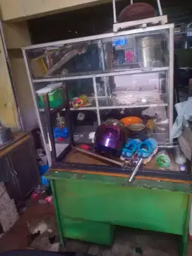 Etalase bekas dagang