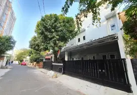 Dijual Rumah 3Lt Dengan Kost 18 Pintu daerah Strategis Cempaka Putih