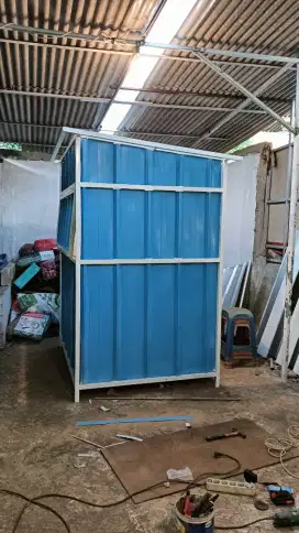 Container booth