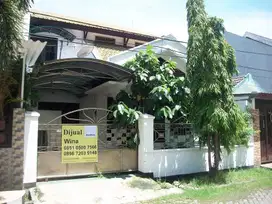 Rumah di Ketintang Baru Selatan