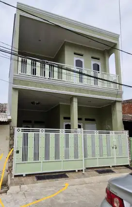 Disewa Rumah 2 Lantai Murah dan Berlokasi Strategis di Harapan Indah