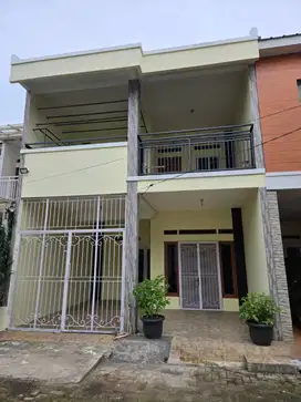 DIKONTRAKKAN RUMAH 2 LANTAI BEKASI