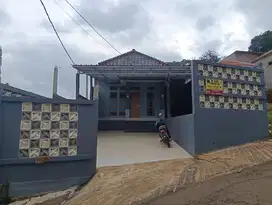 Rumah modern dekat Tol Cileunyi Bandung