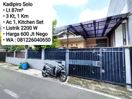 Jual Rumah Area Kadipiro Solo, dekat SMA 5, SMA 6, Rel Joglo